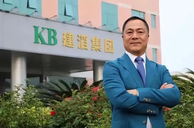 香港大亨“狙击”碧桂园?身价990亿他才是房地产巨头背后金主(图1) 香港大亨“狙击”碧桂园?身价990亿他才是房地产巨头背后金主(图1)