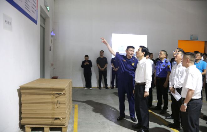 保安全守底线！区委书记陆方舟实地检查指导安全生产和火灾隐患挂牌督办点位整改工作(图2)