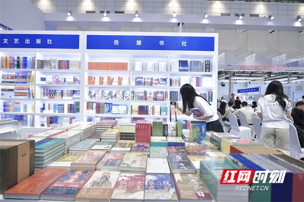 “湘”遇书博丨百种精品图书+首批文创好物 岳麓书社惊艳书博会(图3)