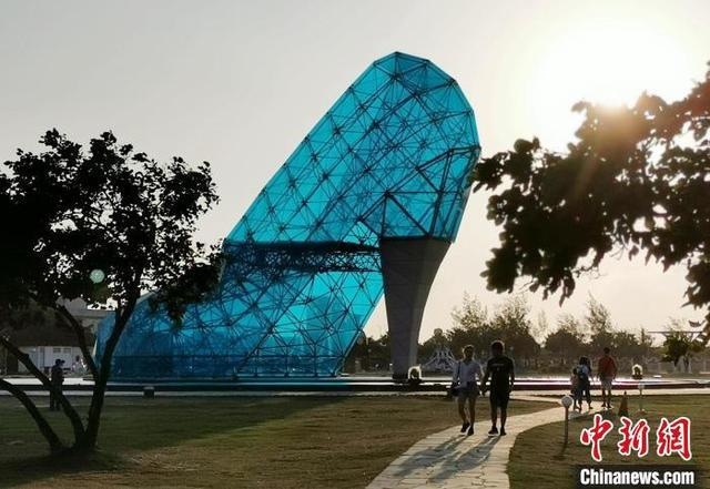 台湾各地迎七夕 台北霞海城隍庙香火旺(图3)