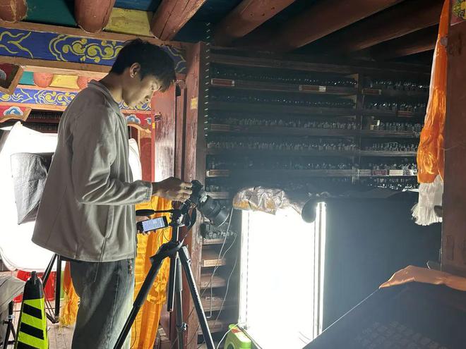 “中国活板印刷的活化石”焕发新生机!德格印经院20多万块珍稀雕版“穿”上“数字盔甲”(图3) “中国活板印刷的活化石”焕发新生机!德格印经院20多万块珍稀雕版“穿”上“数字盔甲”(图3)