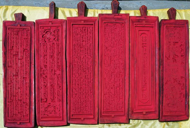 “中国活板印刷的活化石”焕发新生机!德格印经院20多万块珍稀雕版“穿”上“数字盔甲”(图6) “中国活板印刷的活化石”焕发新生机!德格印经院20多万块珍稀雕版“穿”上“数字盔甲”(图6)