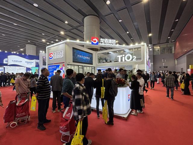 第二十九届中国国际涂料展上龙佰高性能钛白粉赢客户青睐(图3)